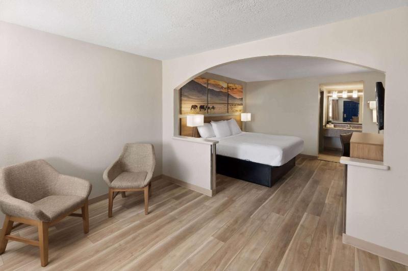 King Room - Disability Access/Non-Smoking image 3