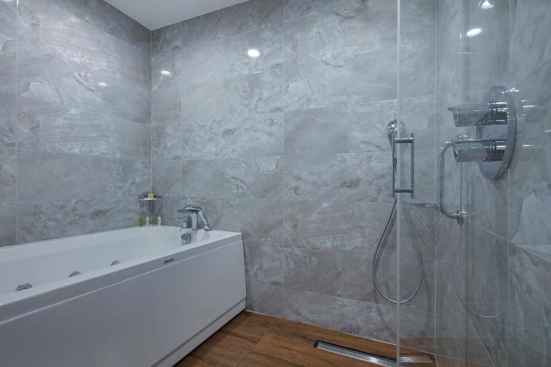 One-Bedroom King Suite image 4