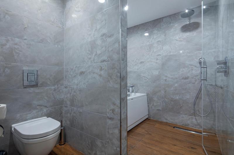 One-Bedroom King Suite image 3