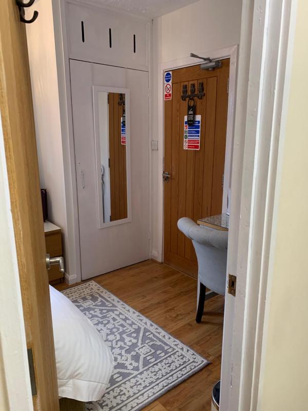 Single Room image 2