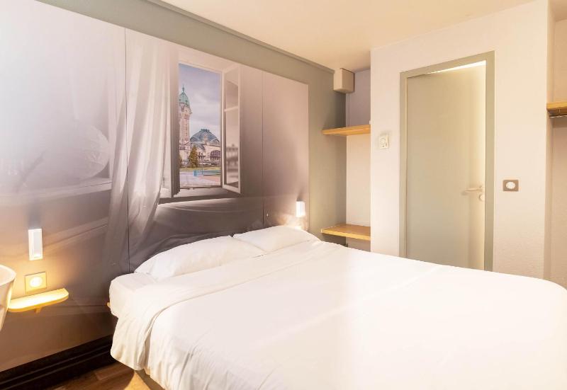 Double Room image 4