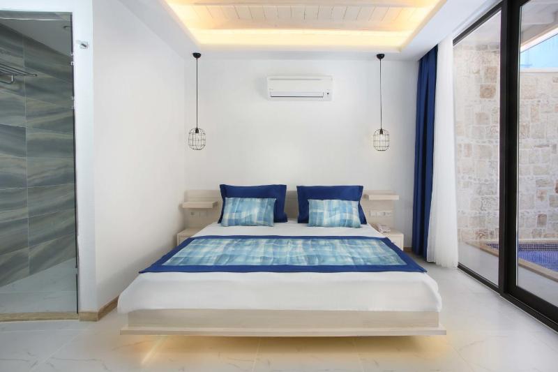 Nur Beach Hotel - image 4