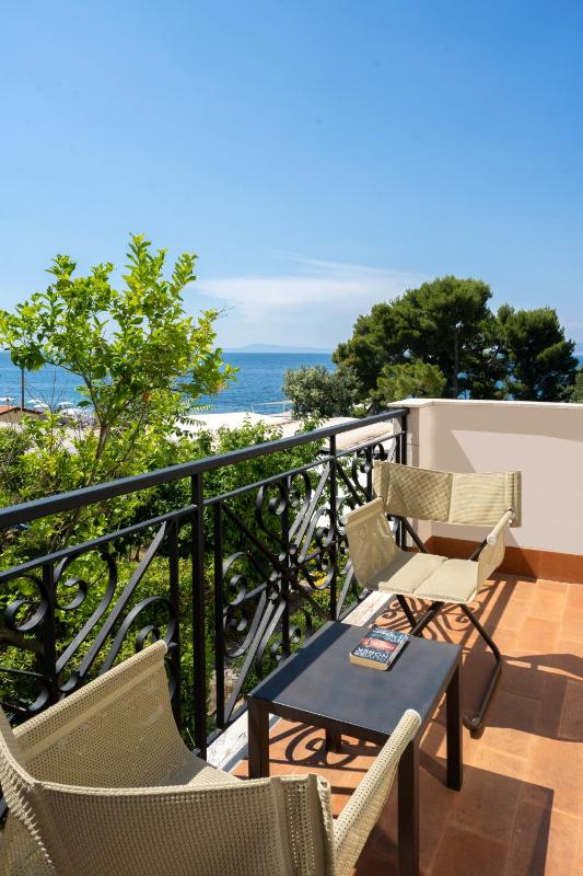 Double or Twin Room with Partial Sea View image 1