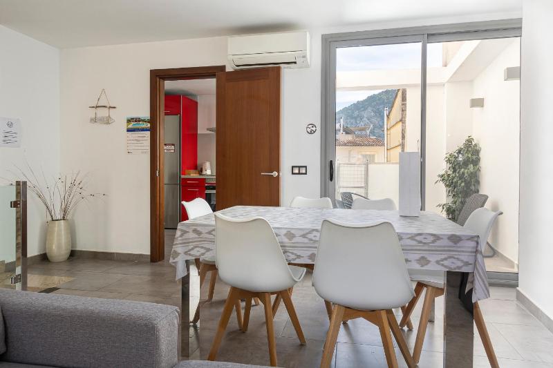 Three-Bedroom Townhouse image 4