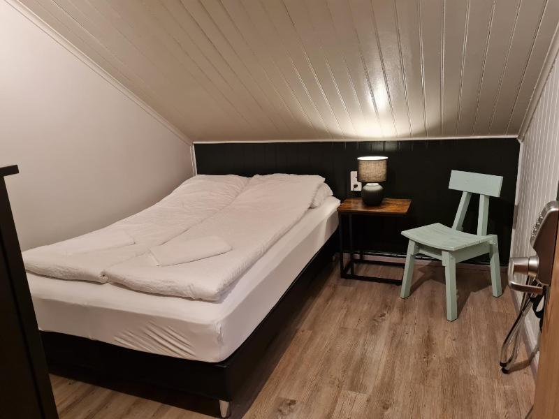 Double Room with Shared Bathroom image 3