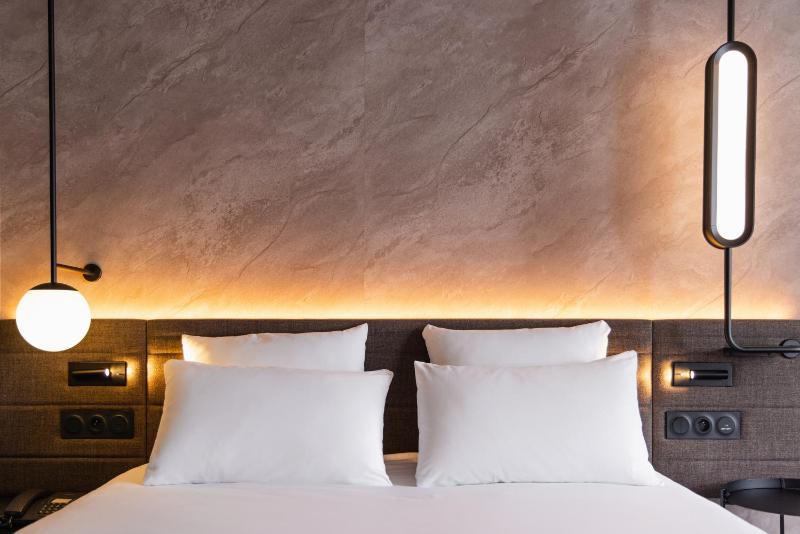 2 Double Rooms next to each other image 1