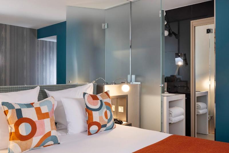 Classic Double Room image 4