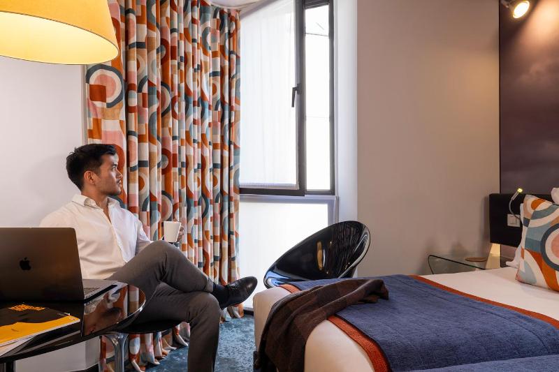 Premium Double/Twin Room image 1