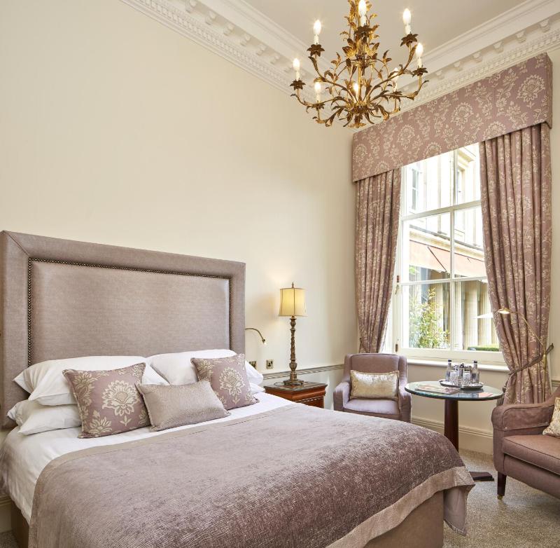 Deluxe Double Room with Garden View image 1