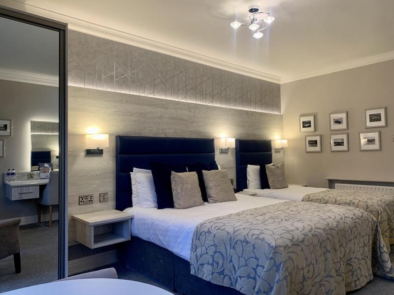 Twin Room image 1