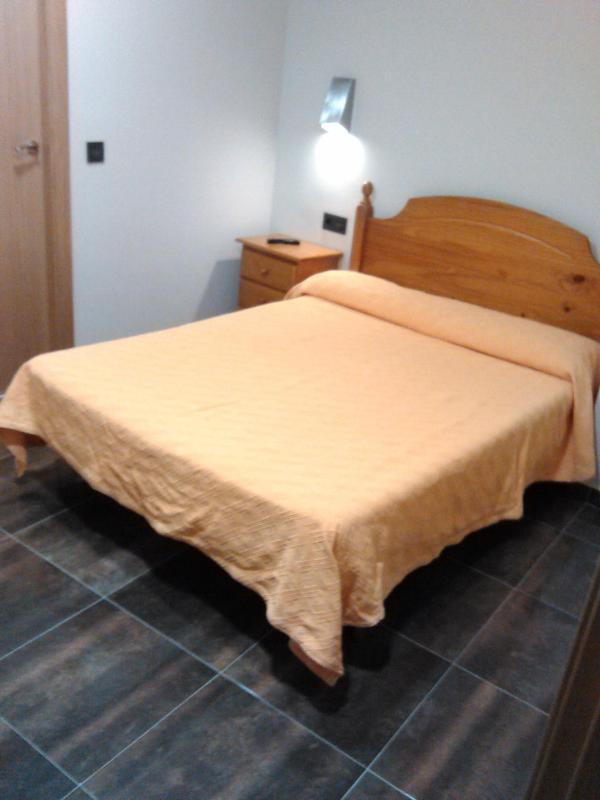 Single Room with Private Bathroom and no window image 2