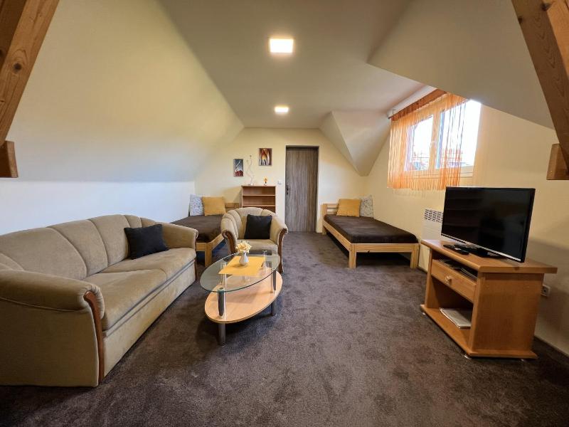 Studio Apartment image 2