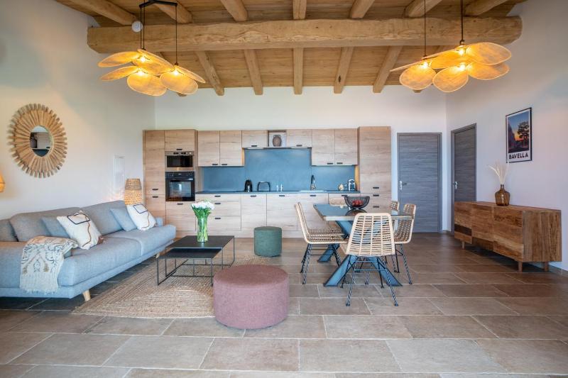 Deluxe Two-Bedroom House with Hot Tube image 1