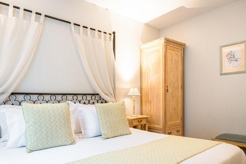 Double Room image 4