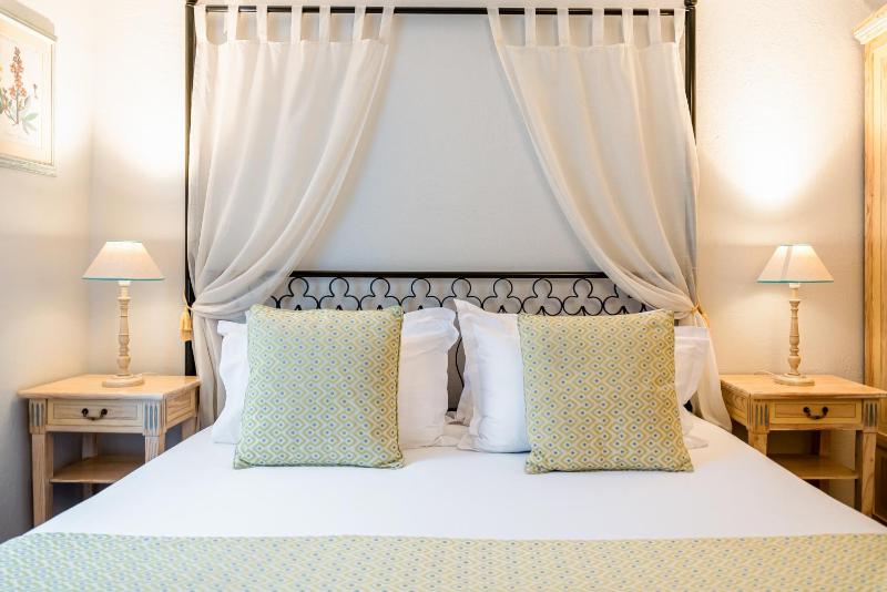 Double Room image 3