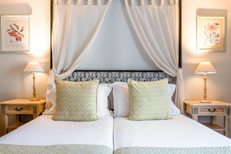 Twin Room image 3