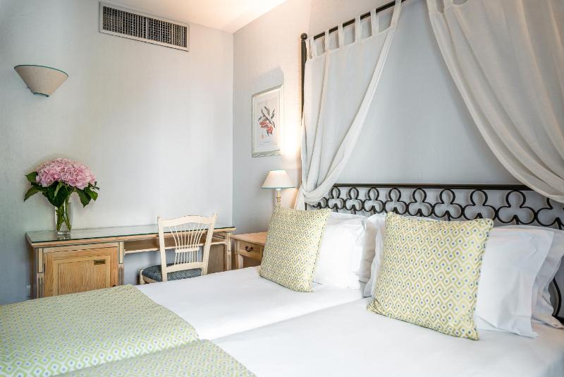 Twin Room image 1