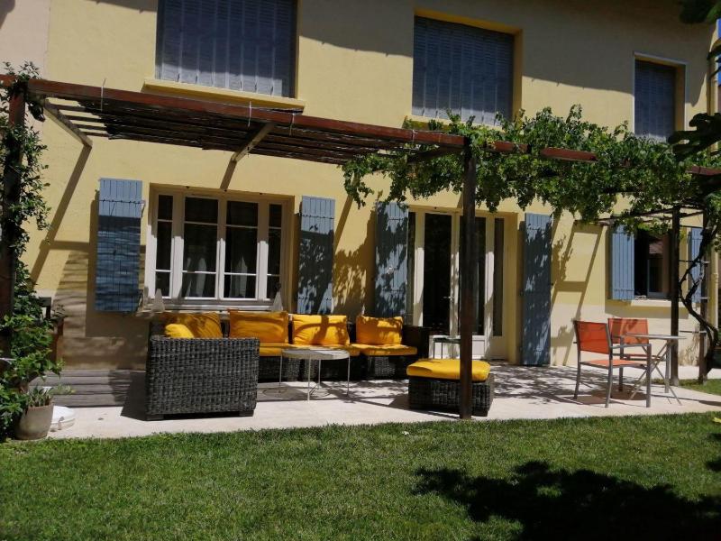 Beautiful vacation rental with private pool in the heart of the city of Avignon sleeps 8. - image 28