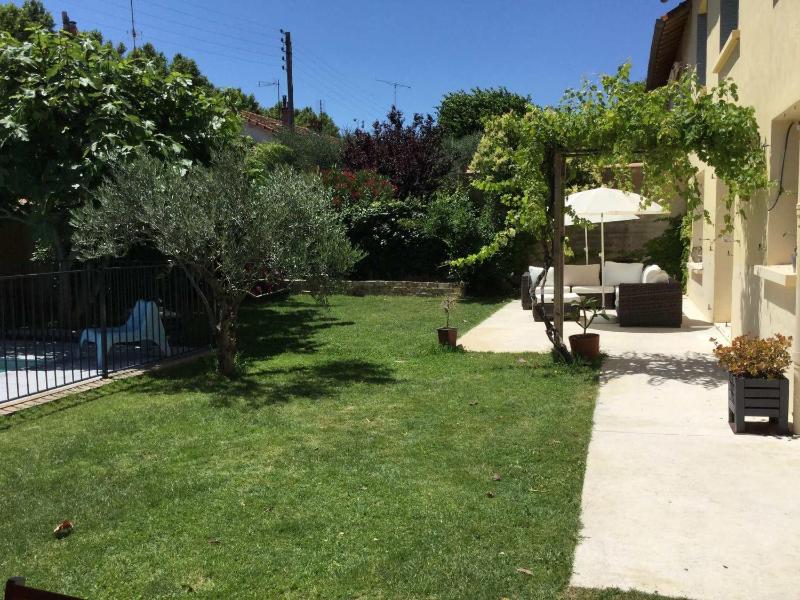 Beautiful vacation rental with private pool in the heart of the city of Avignon sleeps 8. - image 22