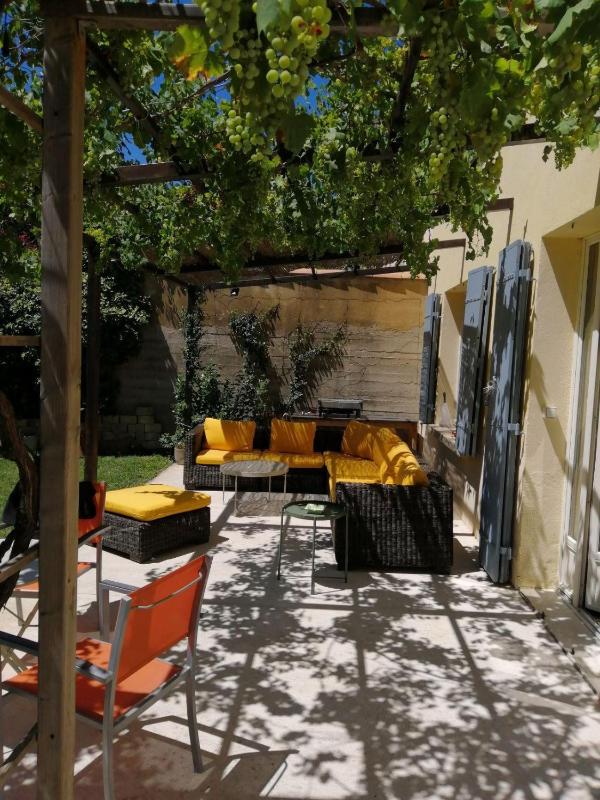 Beautiful vacation rental with private pool in the heart of the city of Avignon sleeps 8. - image 17