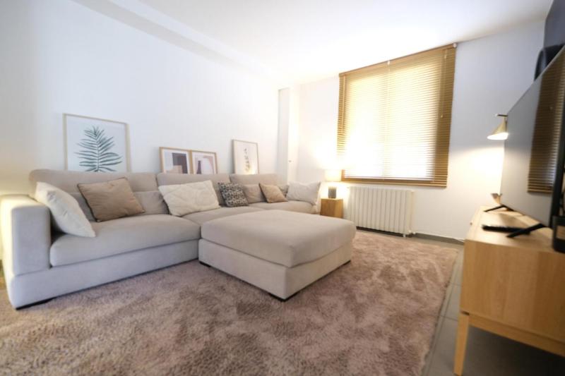 Beautiful vacation rental with private pool in the heart of the city of Avignon sleeps 8. - image 38