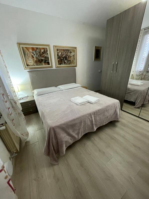 King Room Sea View with Shared Bathroom image 1