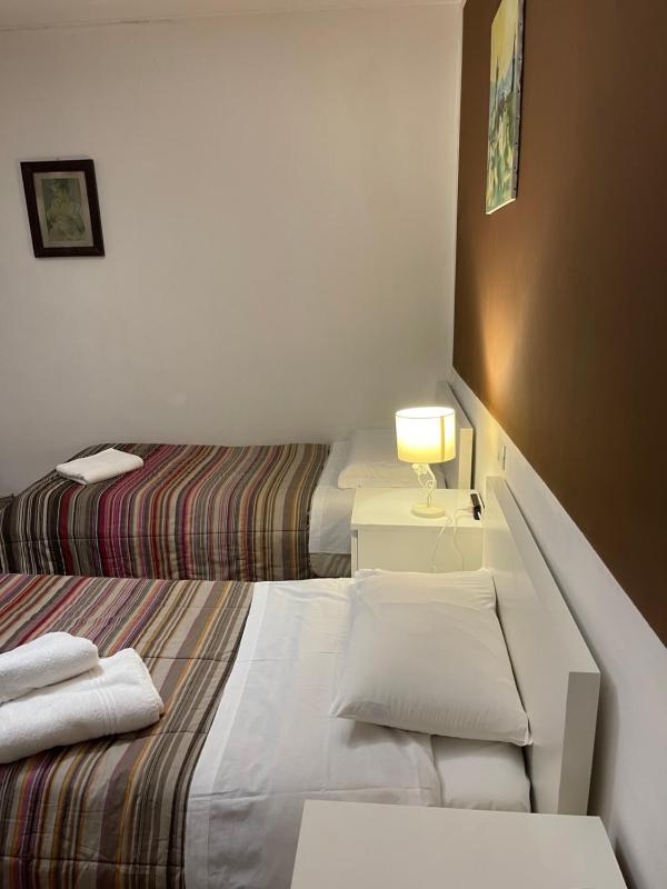 Triple Room with Shared Bathroom image 4