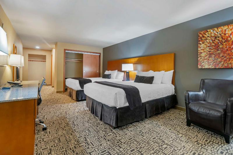 Queen Room with Two Queen Beds - Non-Smoking image 3