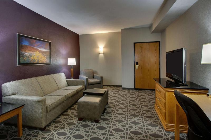 King Suite with Sofa Bed image 3