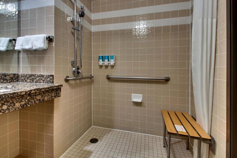 Deluxe Queen Room with Two Queen Beds - Accessible, Tub image 2