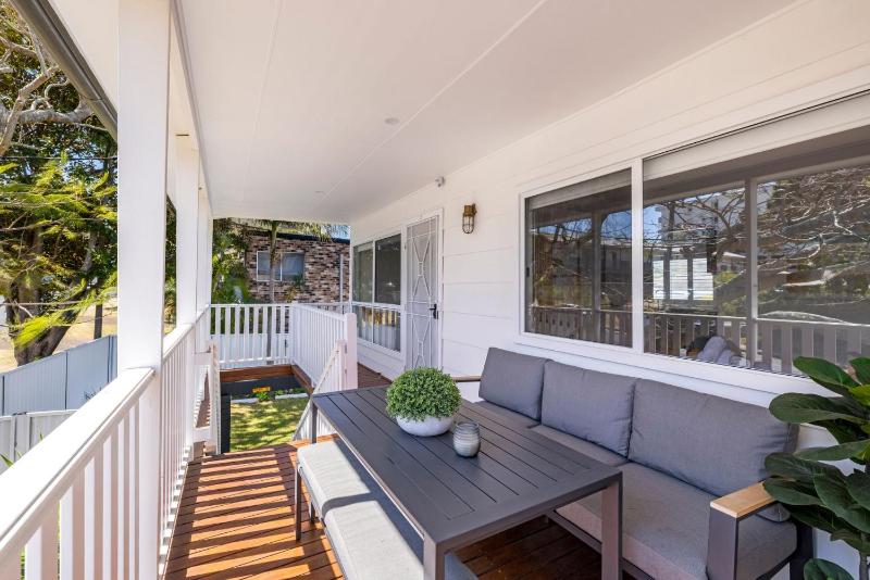 Shoal Bay Beach House One - image 8