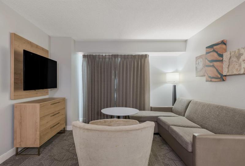 Two-Bedroom Suite Disability Access Tub - Non-Smoking image 3
