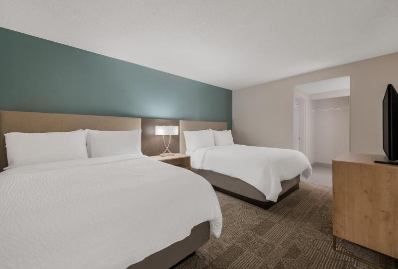 Two-Bedroom Suite Disability Access Tub - Non-Smoking image 2