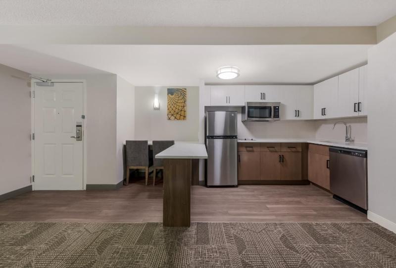 Two-Bedroom Suite Disability Access Tub - Non-Smoking image 4