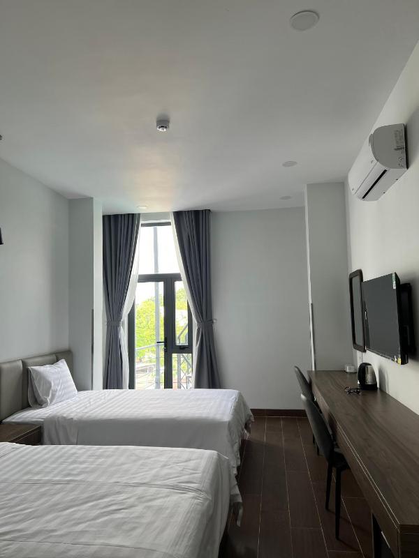 Deluxe Double or Twin Room with Balcony image 1