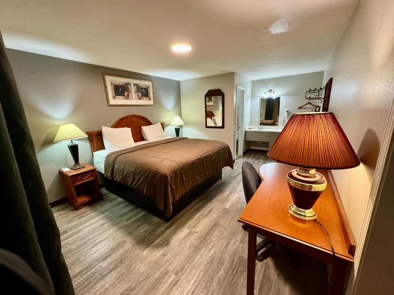 King Suite - Non-Smoking image 1