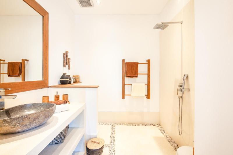Seaside Haven Charming 4BR Villa 5 Min to beach - image 30