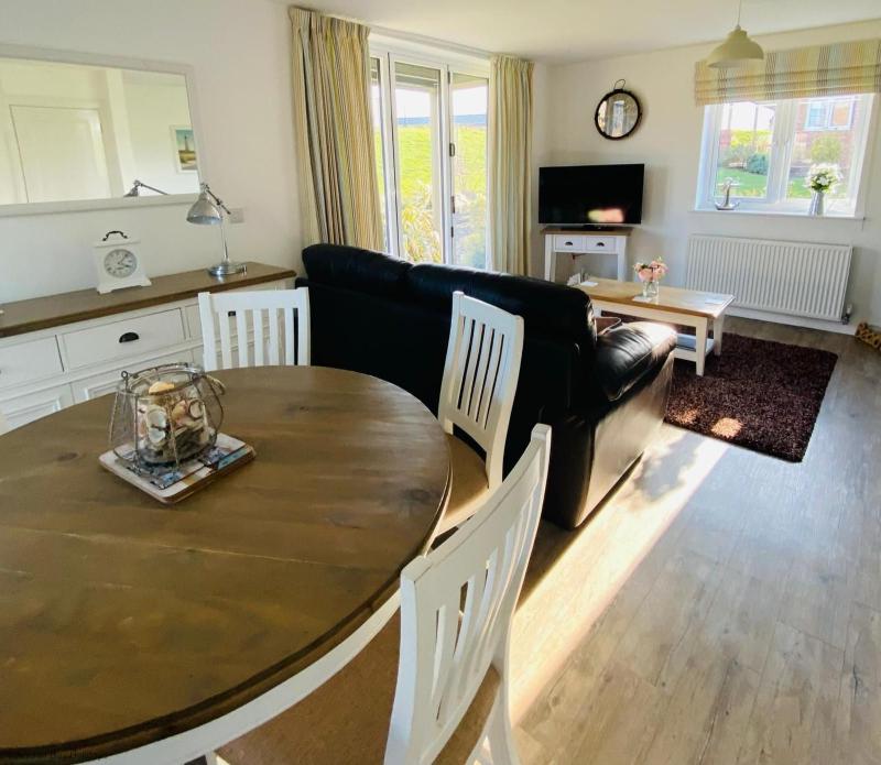 Pearl & Spice Hideaways - 2 two bedroom cottages nearby - Part of the The Bay Filey Holiday Village with pool gym and direct beach access pub restaurant tennis and meadows walks - image 41