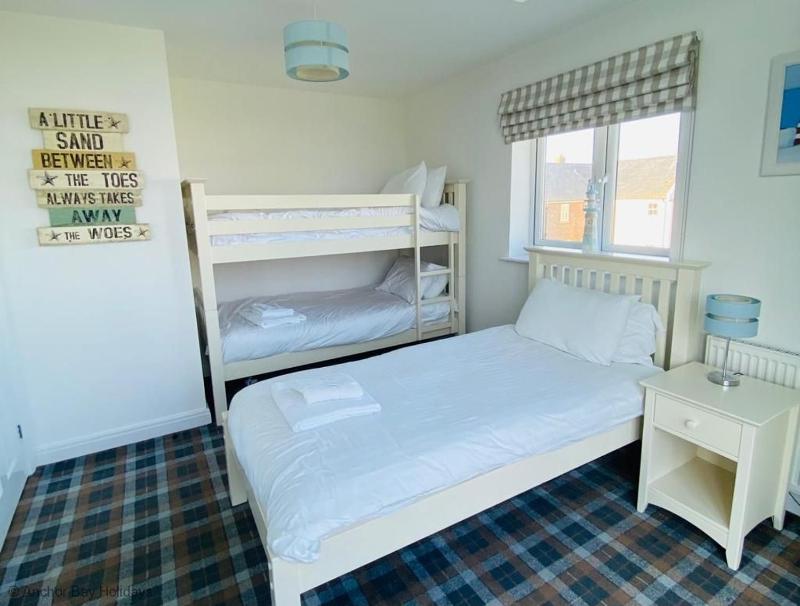 Pearl & Spice Hideaways - 2 two bedroom cottages nearby - Part of the The Bay Filey Holiday Village with pool gym and direct beach access pub restaurant tennis and meadows walks - image 26