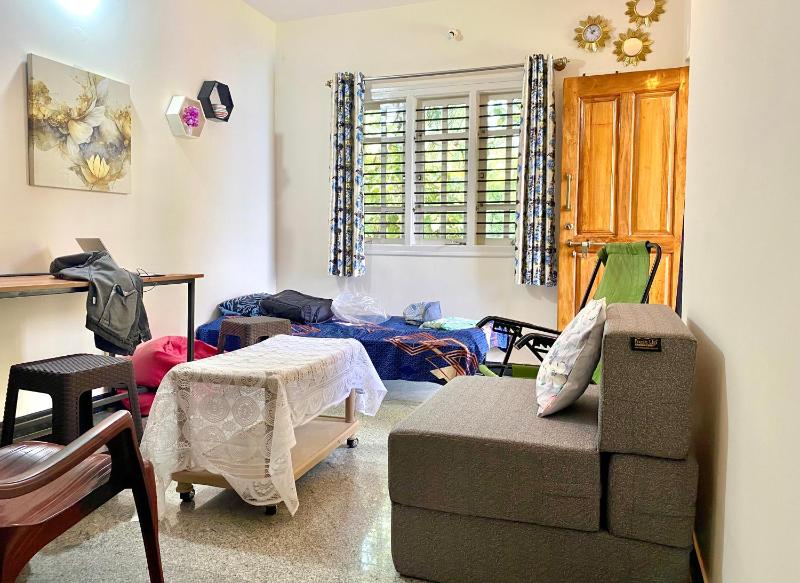 Spacious 2BHK for upto 12 Guests  Best for Families & Groups - image 9