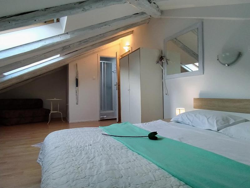 Standard Double Room - Attic image 3