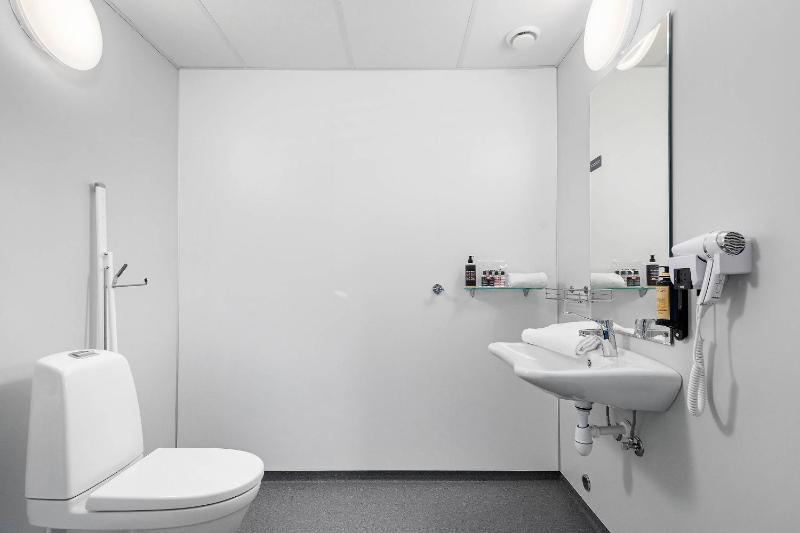 Economy Queen Room with Sofa Bed image 4