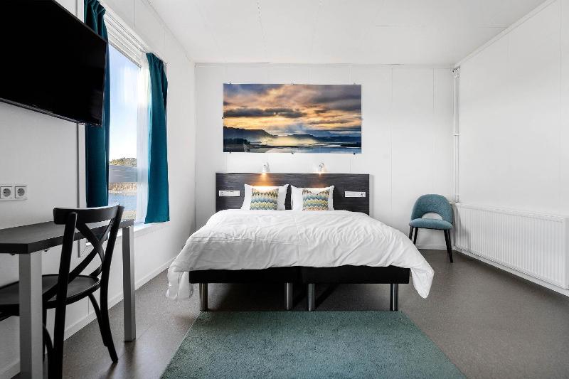 Economy Queen Room with Sofa Bed image 1