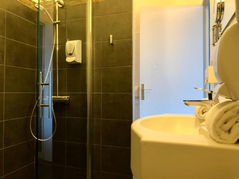 Double or Twin Room with Street View image 2