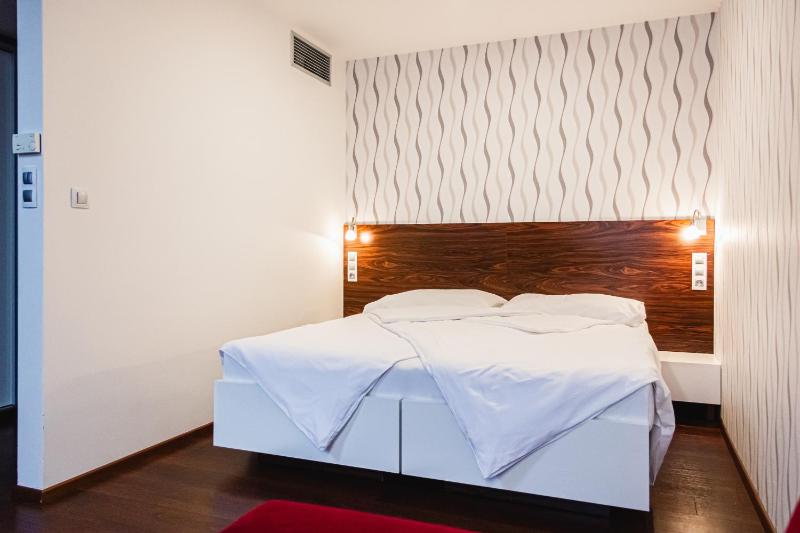 One-Bedroom Suite image 3