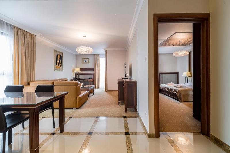 Executive Apartment image 2