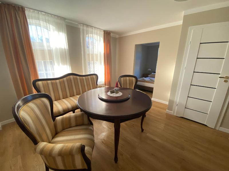One-Bedroom Apartment image 4