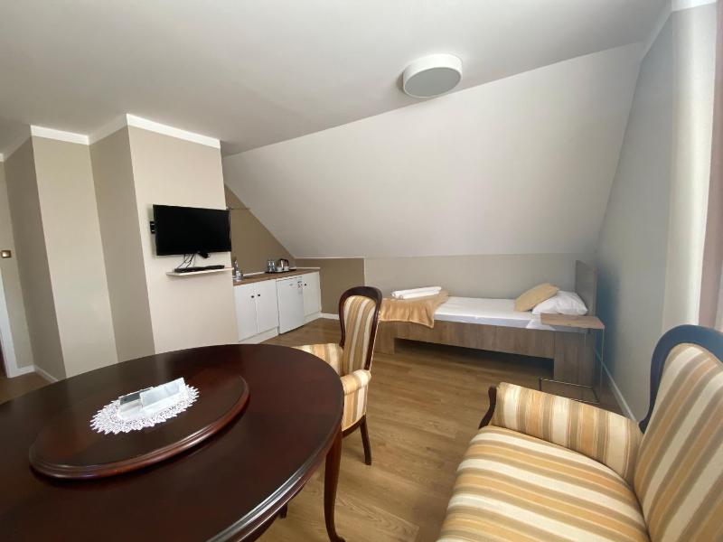 One-Bedroom Apartment image 3