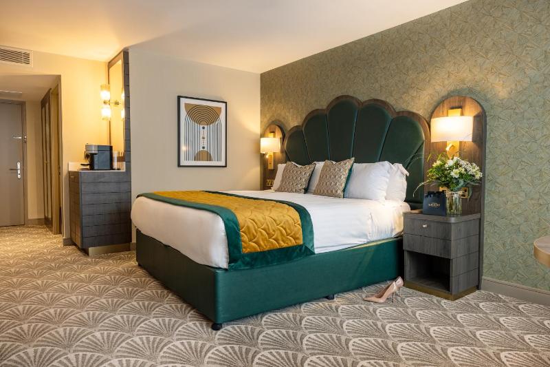 Deluxe King Room image 1