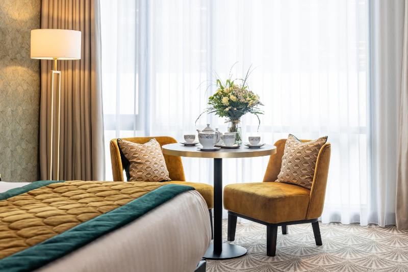 Deluxe Twin Room image 1